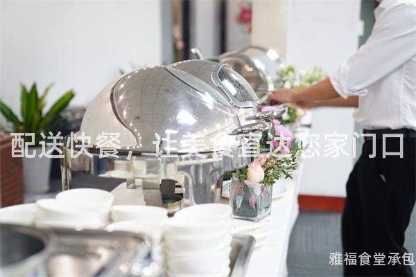 配送快餐，讓美食直達(dá)您家門口